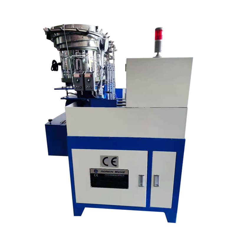 Empat mesin penoreh kacang gelendong